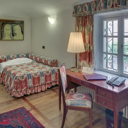 فندق Castello Rosso 4*