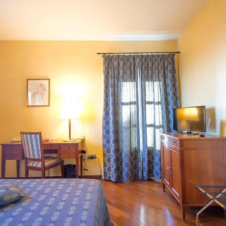 Castello Rosso Hotel Costigliole Saluzzo