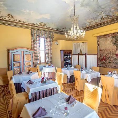 מלון Castello Rosso