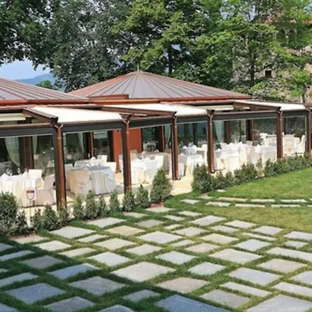 Ξενοδοχείο Castello Rosso 4*