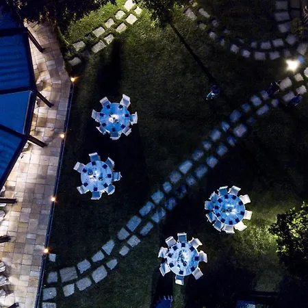 فندق Castello Rosso 4*