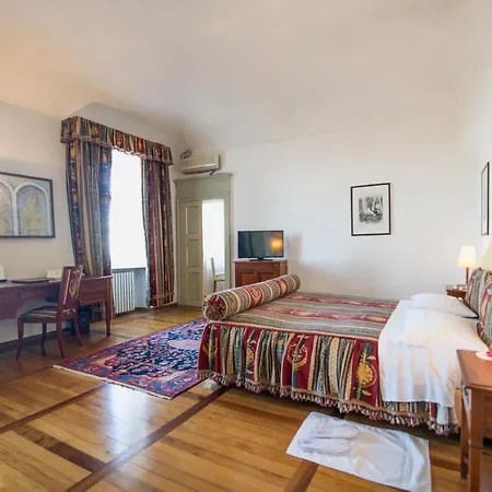 Ξενοδοχείο Castello Rosso 4*