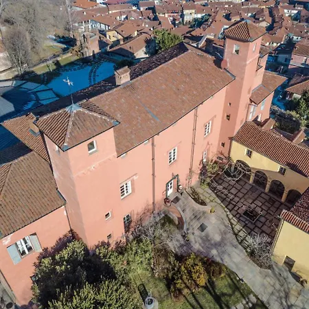 Castello Rosso فندق 4*