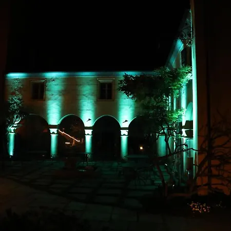 Castello Rosso Костильоле-Салуццо