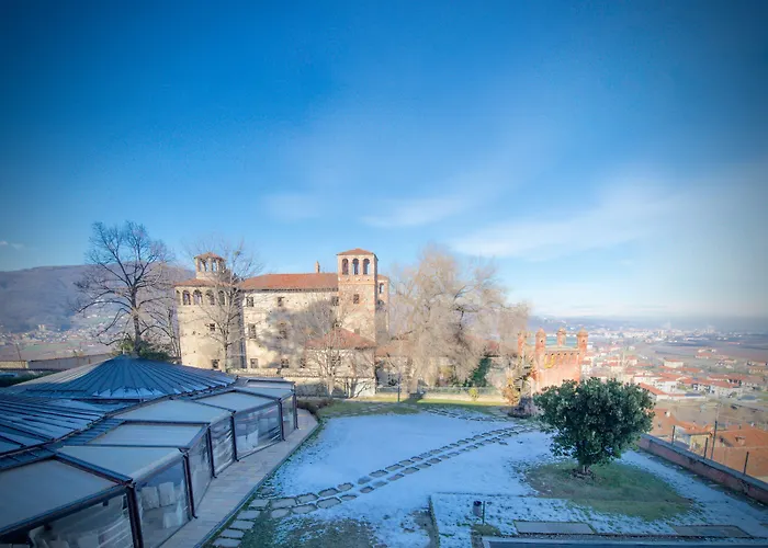 Castello Rosso Hotell 4*