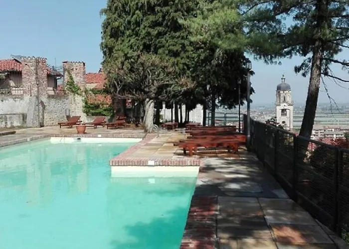 Hotell Castello Rosso